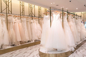 衣装は日本で事前に試着できる