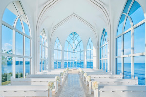 グアムで最も長いバージンロードを 誇る、美しい海を一望できる大聖堂チャペル