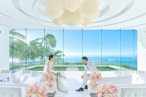 ピュアホワイトの世界に広がる 忘れられないオーシャンビュー