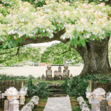 アロハあふれる ハワイならではのハワイアンスタイル挙式が叶う場所 ハワイの文化や歴史を熟知し、ハワイの伝統継承者であるカフが執り行う挙式には愛が溢れています。