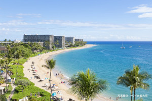 4km以上のロングビーチ沿いにホテルが並ぶ高級リゾート地「カアナパリ」