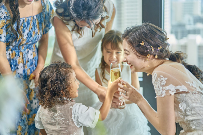 ウエディングパーティーはチャペルと隣接するレストラン「PESCA WAIKIKI BEACH」の特別プライベートルームをご用意。ダイヤモンドヘッドと海を望む絶景を眺めながら美味しいお食事を堪能して。