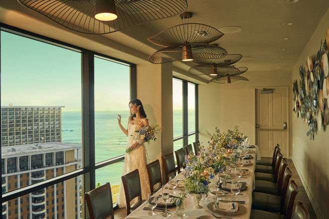 ウエディングパーティーはチャペルと隣接するレストラン「PESCA WAIKIKI BEACH」の特別プライベートルームをご用意。ダイヤモンドヘッドと海を望む絶景を眺めながら美味しいお食事を堪能して。