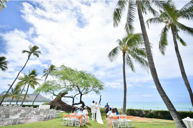 パワースポットともいわれるスピリチュアルなカヴェヘヴェヘ。ビーチやダイヤモンドヘッドも望めるガーデンウェディング