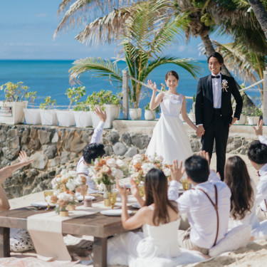 挙式後はパーティも楽しめる貸切空間!