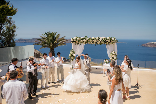 地元の音楽隊もセレモニーを盛り上げます