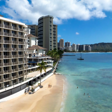 愛を誓う、特別な場所 “カヴェへヴェへ”に見守られながらの結婚式