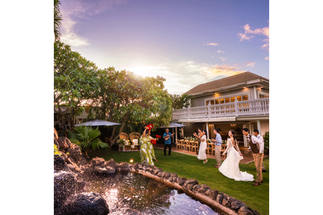 美しいサンセットタイムにウクレレの音色とフラダンスでゲストをおもてなし。レッスンを受けながら、ゲストと一緒にダンスを楽しむことも‼