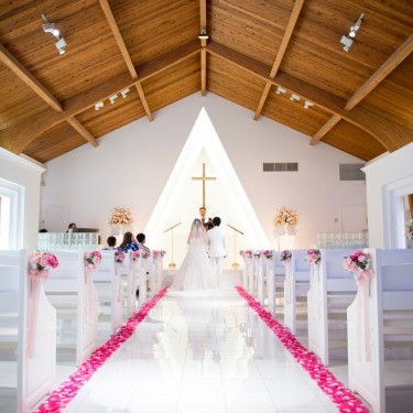 ピンクのお花とピュアホワイトの礼拝堂で夢を実現!