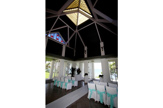 パビリオン内部はシンプルかつモダンなイメージです。