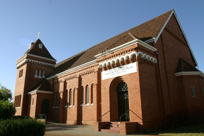 地元の人々に愛され、大事にされている赤レンガ造りの佇まい