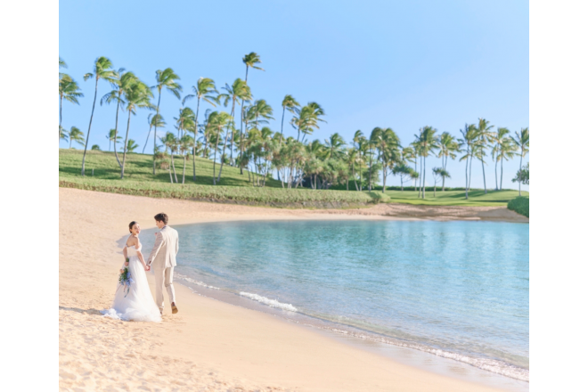 緑と海の両方を楽しめる贅沢なシチュエーションで、理想のリゾート挙式を実現