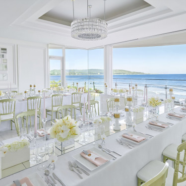 非日常の絶景とこだわりの料理を楽しめるオープンエア・バンケット