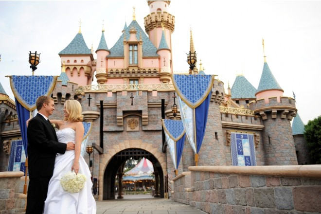 ディズニーならではの世界観の中にどっぷりとひたれるウエディング。