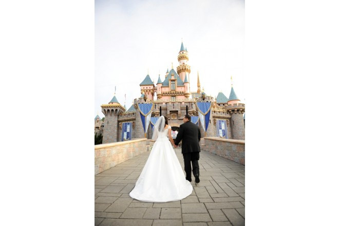 ディズニーならではの世界観の中にどっぷりとひたれるウエディング。
