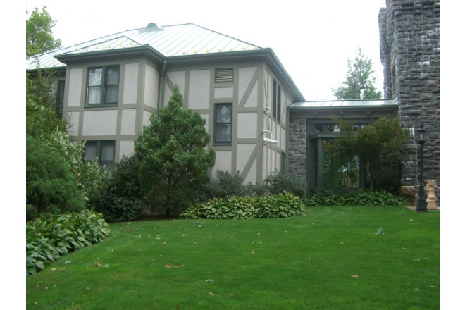 庭も広く、プライベート感たっぷりのウエディングが実現します。