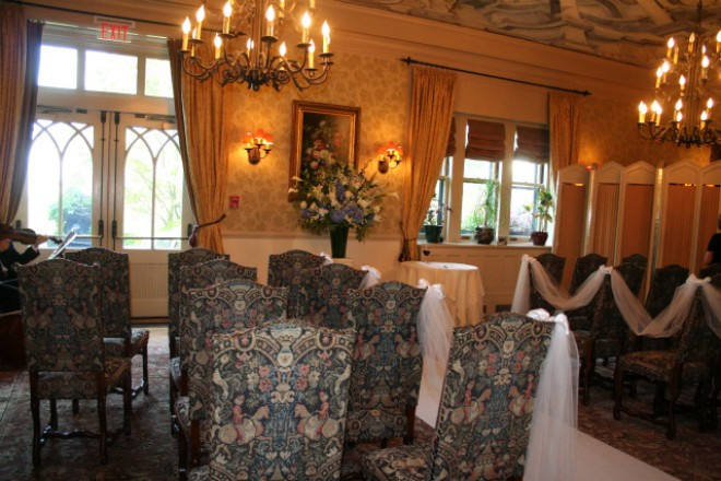 スコットランドやアイルランド゛を偲ばせる、温かみと優雅さを兼ね備えた内装。