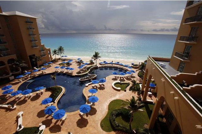 全室オーシャンビュー!極上リゾートならでは、まぶしいカンクンのコバルトブルーの海が広がります。