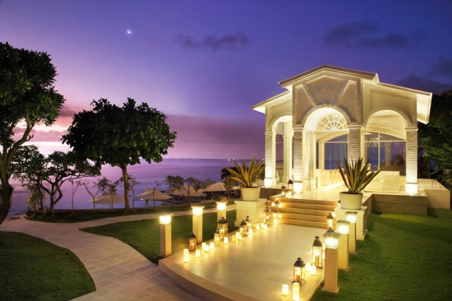 時間の流れとともに様々な表情をみせるウルワツの美景。