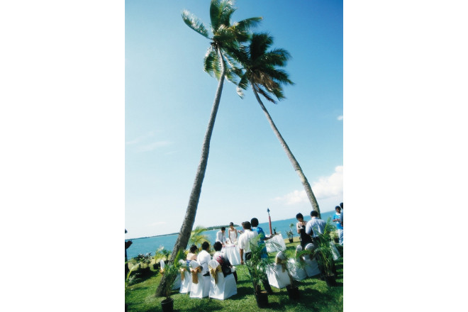 真っ青な大西洋を望む絶好のロケーションでセレモニーは進みます