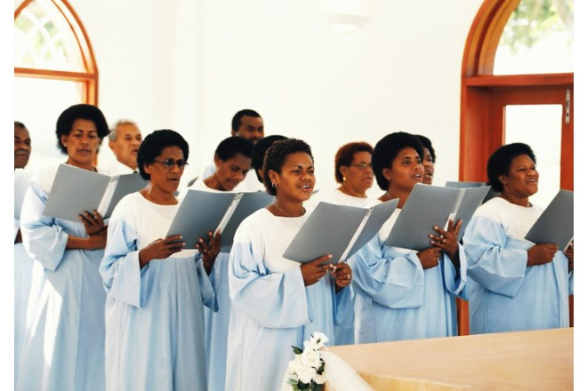 フィジーの人々の素朴であたたかな賛美歌に祝福されて