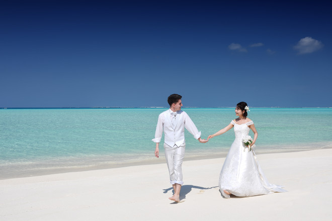 モルディブで一番美しいと言われるラグーンと美しい白砂のビーチでのウエディングフォトは一生の宝物に