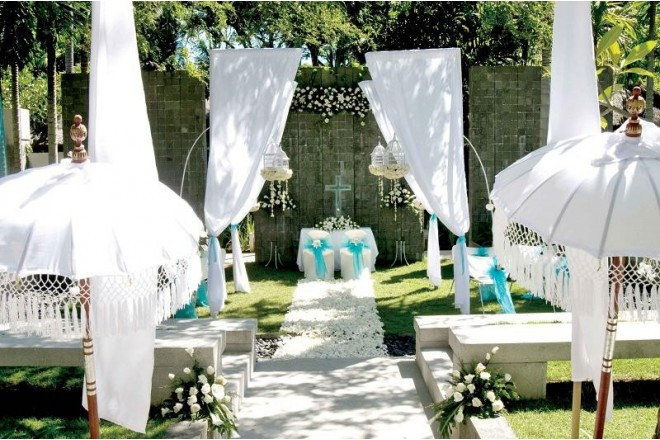 EARTH COLORがオススメする『バリの隠れ家リゾート』カユマニス”とは、インドネシア語でシナモンの木のこと。その名の通り敷地内に植えられたシナモンの香りが芳しい、小さなラグジュアリー・リゾート♡