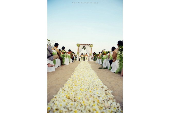 EARTH COLORがオススメする『バリの隠れ家リゾート』カユマニス”とは、インドネシア語でシナモンの木のこと。その名の通り敷地内に植えられたシナモンの香りが芳しい、小さなラグジュアリー・リゾート♡