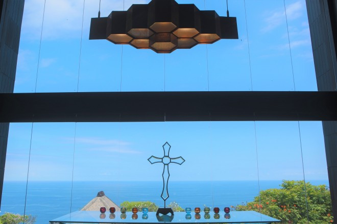 インド洋の眺めはブルガリチャペルならでは、緊張感がそっと和らぎます。