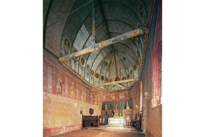 16世紀に描かれたフレスコ画が特徴的な、歴史を感じる城内のチャペル。