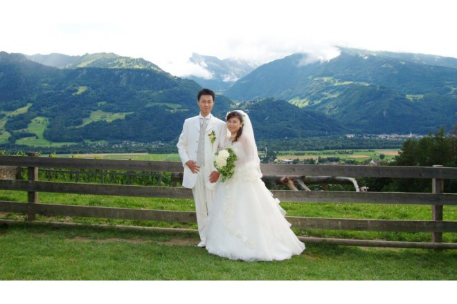 息を呑むほど美しいスイスの風景の中での記念フォト。