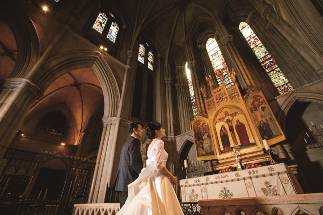 挙式ではパイプオルガンの音色が ロマンティックに響き渡ります。