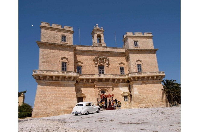 かつての城塞国家の面影を受け継いだ石造りの古城