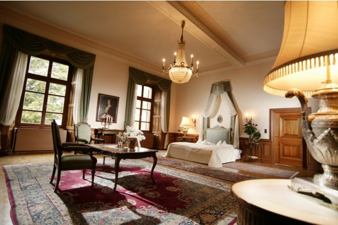 ゲストルームに滞在し、中世貴族のような優雅な時間を過ごす