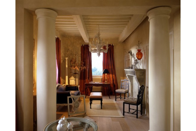 貴族の館のような気品ある空間に心奪われる滞在型ウエディングを。