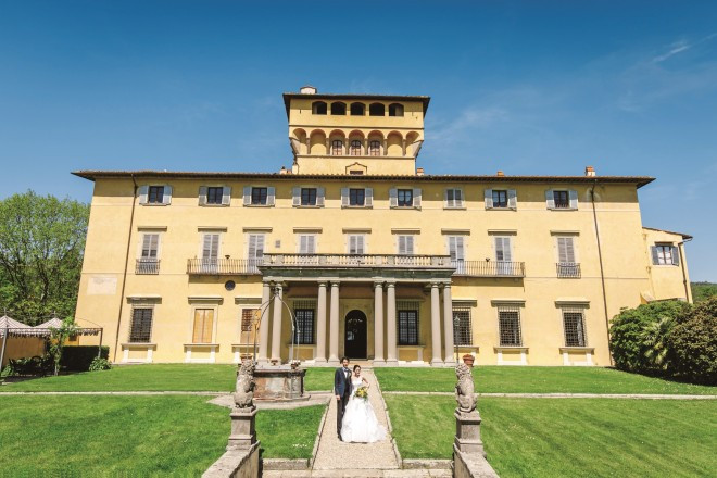 美しい邸宅の敷地内にあるチャペル