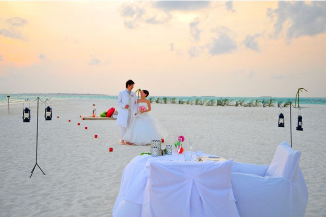 どこまでもロマンティック。どこまでも心安らぐ。上級リゾートでのビーチセレモニー。