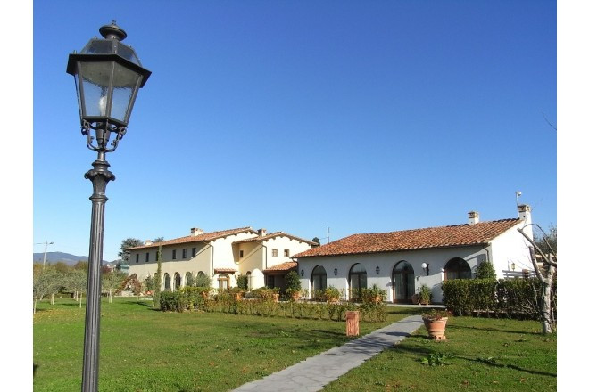 名門貴族に受け継がれてきたヴィラに滞在してのウエディング。