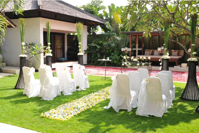 本当に大切な人とだけのセレモニー。緑と太陽が溢れる挙式。