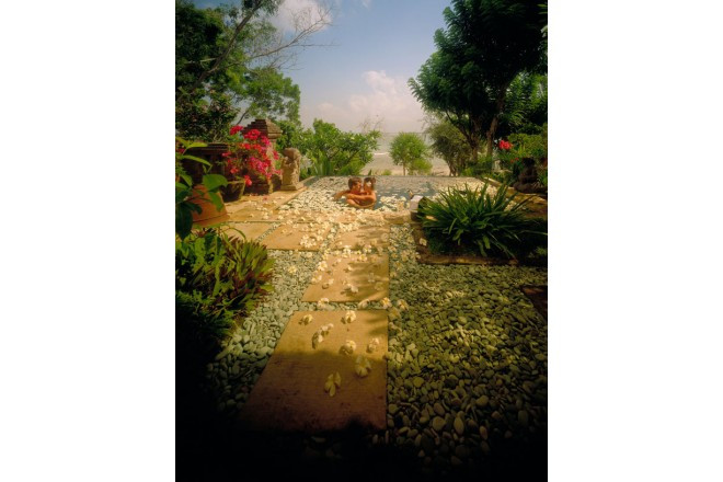 濃密な花と緑の香に囲まれて2人だけのロマンティック・ステイ。