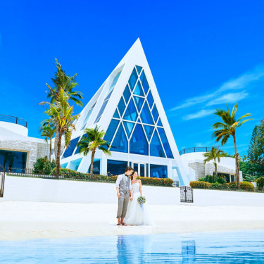 目の前のビーチで撮影ができる独立型チャペル