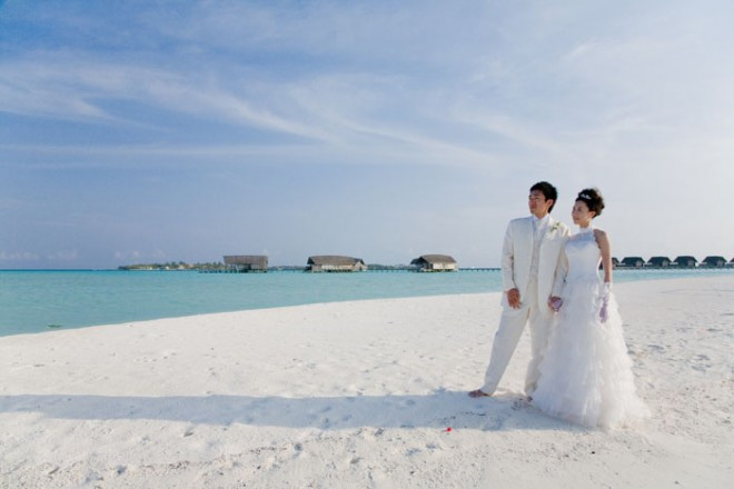 モルディブ屈指の美しさと言われる美しい砂洲。ステイは憧れの水上コテージで。