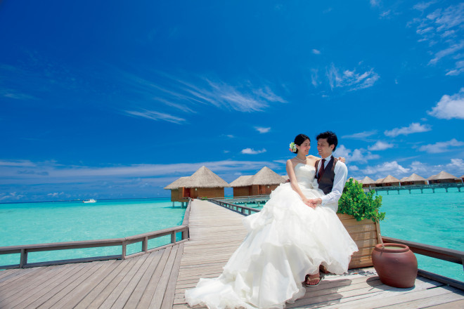 透き通ったインド洋に囲まれ、極上のハウスリーフを持つ、半月形の小さな島。受賞歴のある豪華な客室、5ツ星のフィットネス施設、スパを提供し、居心地のいいエレガントで上質なリゾートとして人気です。