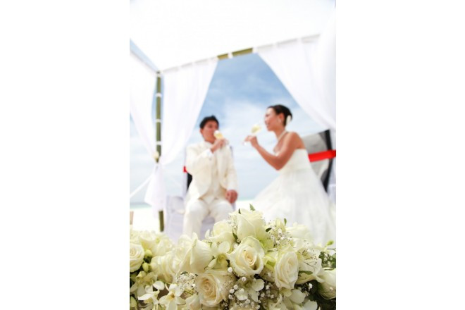 オープンエアの開放的な場所で、心おきなくウエディング時間を楽しんで。