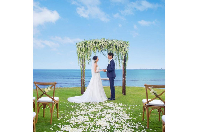 目の前には何もない海が広がり、開放的で贅沢なロケーションを独り占め