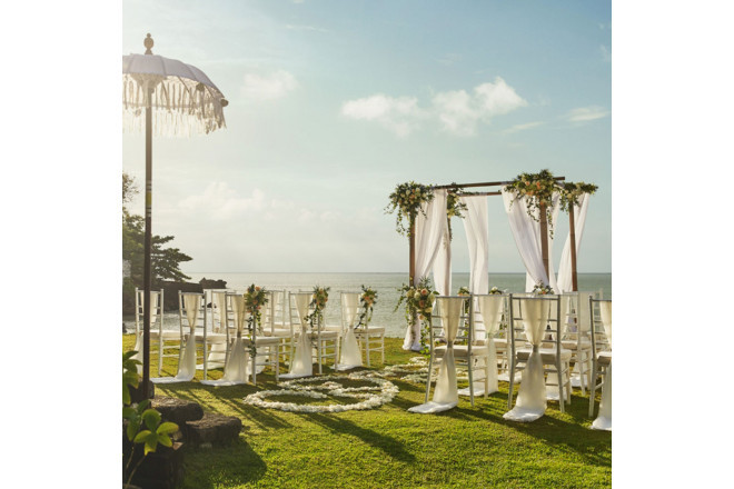 世界的ラグジュアリーホテルのプライベートで贅沢なガーデンウェディング