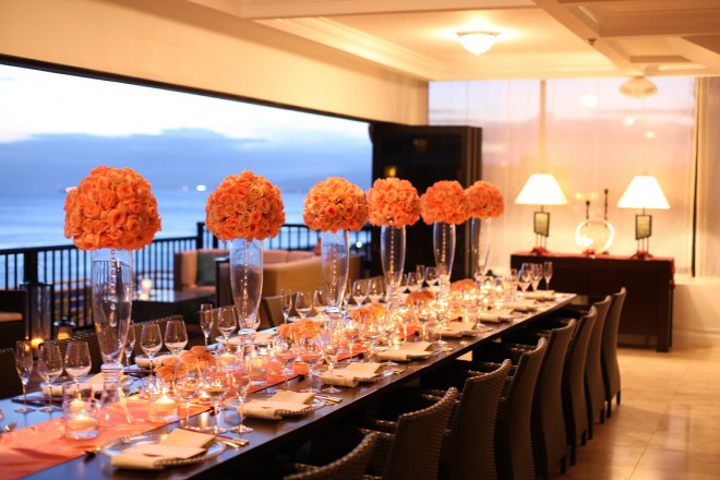 式後の後はそのままパーティも♪ ロマンチックはお花&キャンドルがきらめくデコレーションで大切なゲストをもてなしたい。