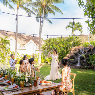 邸宅のガーデンでロマンティックなガーデンパーティーを