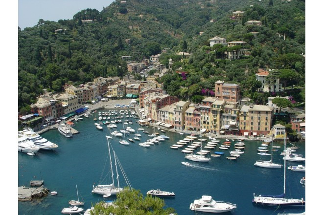 ミラノのセレブリティのヴァカンス地としても名高い、ポルトフィーノ。