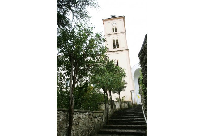 歴史を感じさせるゴシック様式の美しい教会。